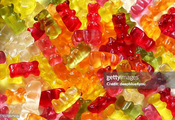 goma em forma de ursos de fundo - goma em forma de urso imagens e fotografias de stock