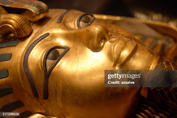 mask of tutankhamun, egyptian pharaoh - cairo museum stock pictures, royalty-free photos & images