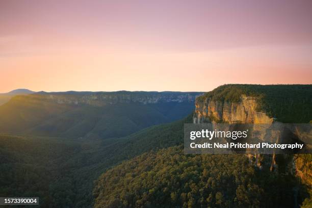 sunrise over the blue mountains australia - blue mountains australia stock pictures, royalty-free photos & images