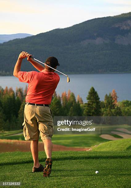 senior europeo di golf maschile sul tee - tee box foto e immagini stock