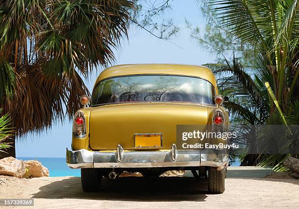 velho carro cuba - car rear imagens e fotografias de stock