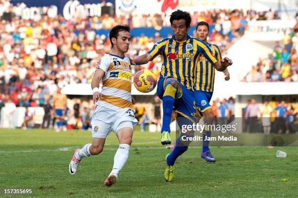 Braulio Godinez of La Piedad struggles for the ball with Mario Osuna of Dorados during a final match between La Piedad and Dorados as part of the...