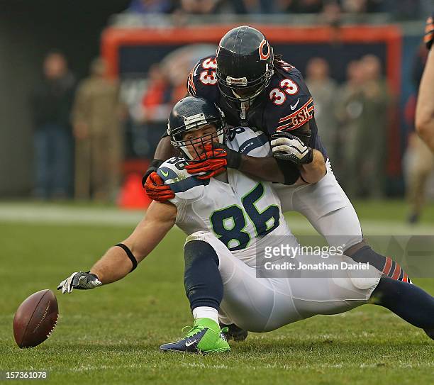 Charles Tillman of the Chicago Bears gets his hands inside the facemask of Zach Miller of the Seattle Seahawks while breaking up a pass at Soldier...