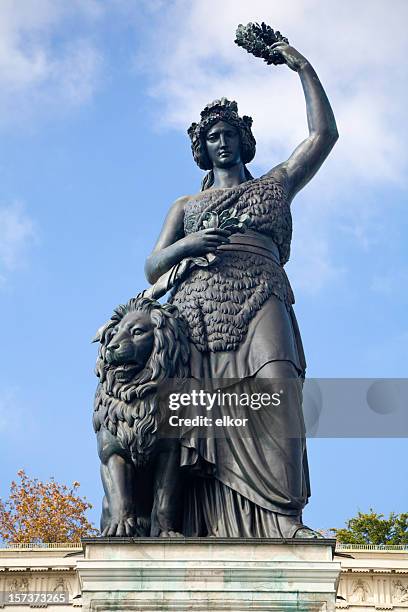 statue of bavaria - bundesland bayern stock-fotos und bilder