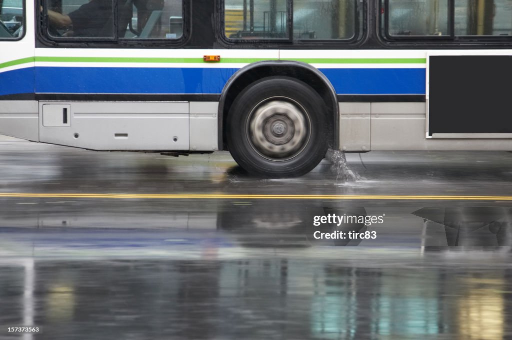 Panorámicos de autobús en Lluvia fuerte