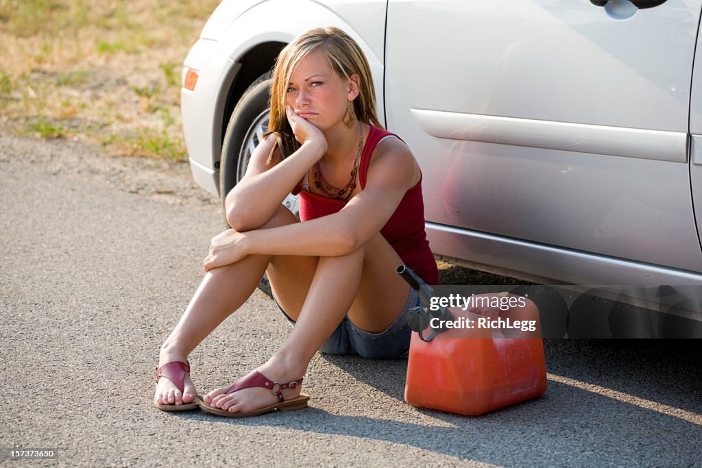 Teenager-Mädchen mit einer blockierten Auto