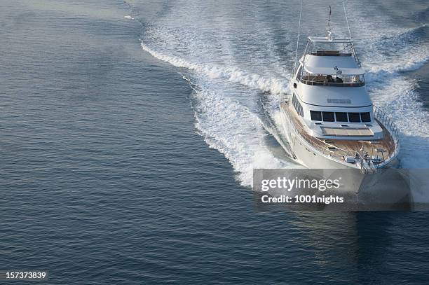 yacht - motorjacht stockfoto's en -beelden