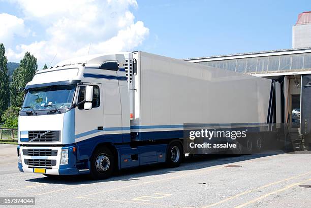 Unloading Semis Unloading Semi Truck Photos and Premium High Res Pictures - Getty Images