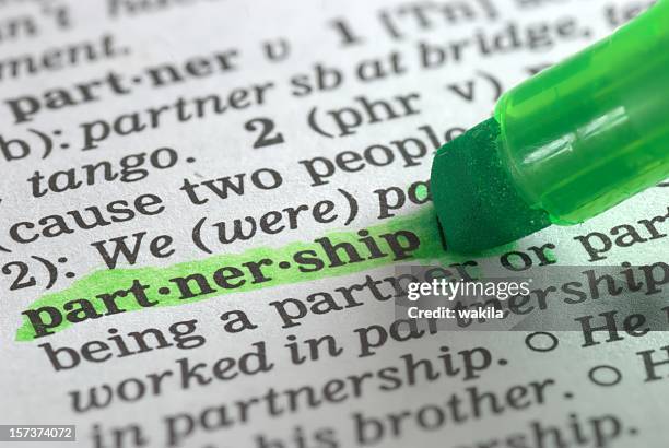 partnership definition highlighted in dictionary - help engels woord stockfoto's en -beelden