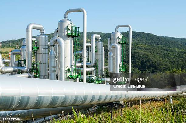 geothermal power station - geothermische centrale stockfoto's en -beelden