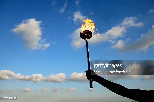 torche de leadership - flambeau photos et images de collection