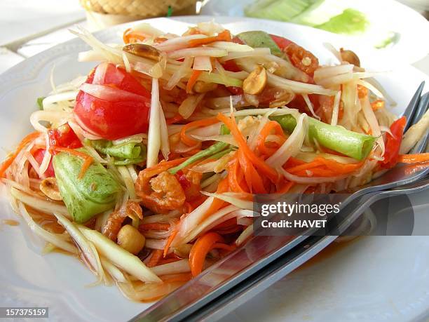 som tum - papaya stock pictures, royalty-free photos & images