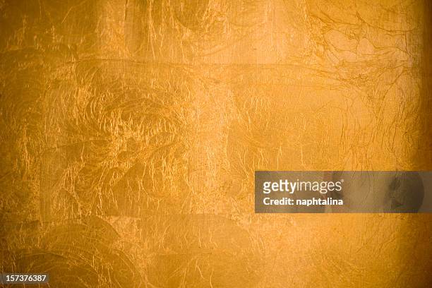 a shiny gold textured background - gold foil texture stockfoto's en -beelden
