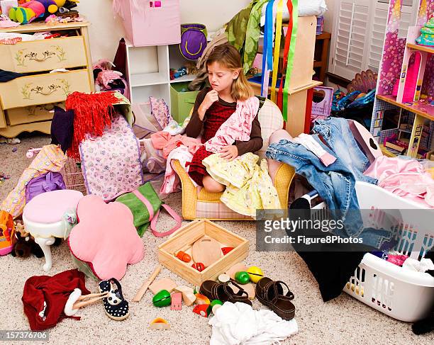 unordentlich zimmer - messy bedroom stock-fotos und bilder