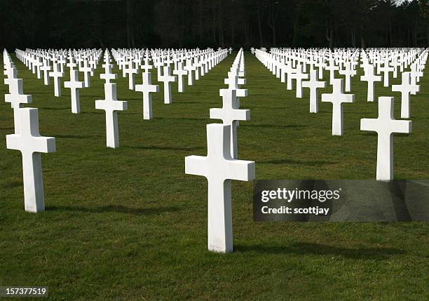 amerikanische soldaten friedhof nahe der normandie, frankreich. - friedhof stock-fotos und bilder