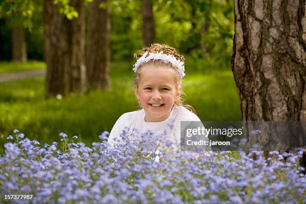 prima comunione ragazza - forma-di-comunicazione foto e immagini stock