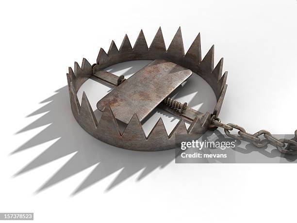 trampa para osos - metal trap fotografías e imágenes de stock
