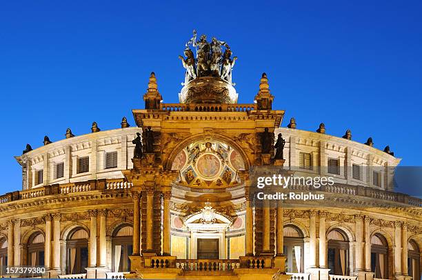 l'opéra de dresde, le semperoper blue hour - dresden photos et images de collection