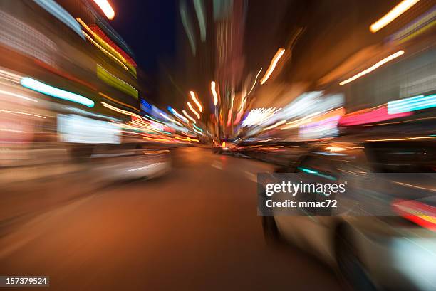 polizeiauto blur motion - light blur stock-fotos und bilder