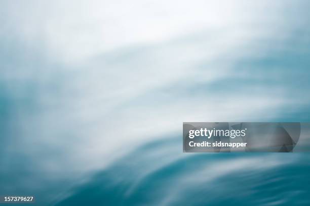 turneresque doux de bleu de la mer avec mouvement - onde sinusoïdale photos et images de collection