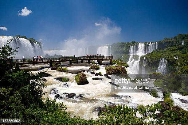 iguacu cascades - iguacu falls stockfoto's en -beelden