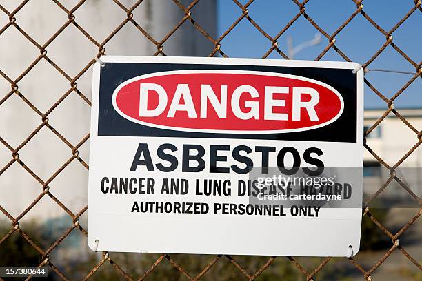 danger asbestos warning sign - asbest stockfoto's en -beelden