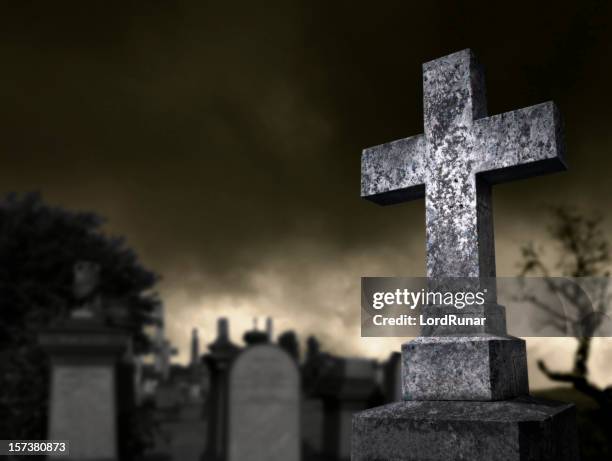 spooky graveyard - single gravestone stock pictures, royalty-free photos & images