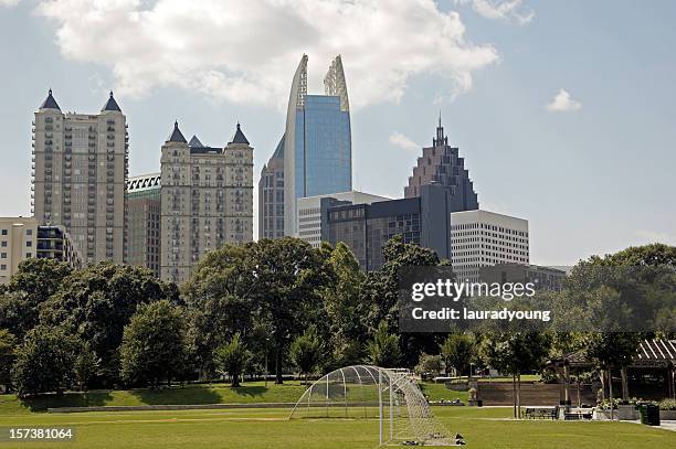 piedmont park looking toward downtown atlanta - piedmont park stockfoto's en -beelden