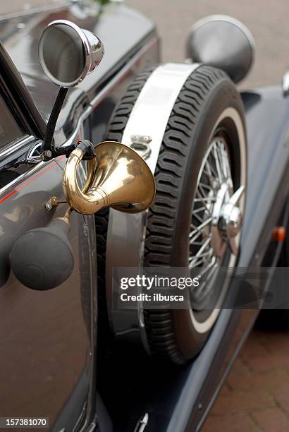 vintage auto close-up - autohupe stock-fotos und bilder