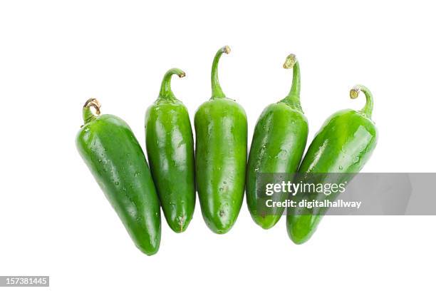 cinco verde pimientos - red bell pepper fotografías e imágenes de stock