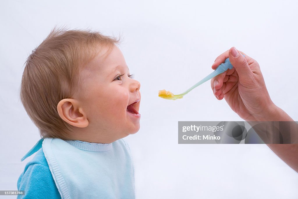 Retrato de bebé alimentar