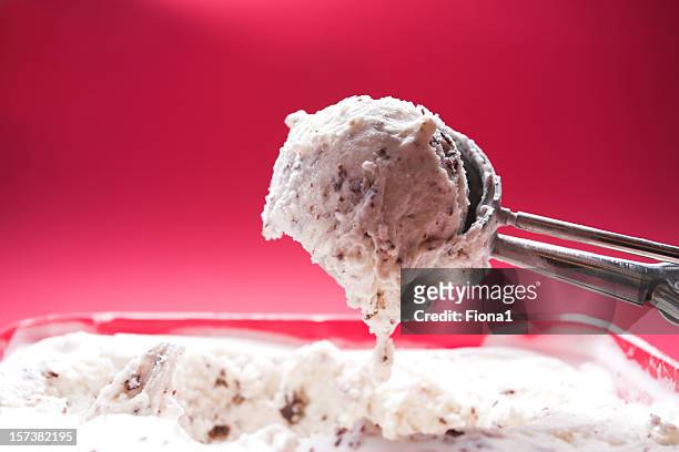 scoop of icecreme - handvol stockfoto's en -beelden