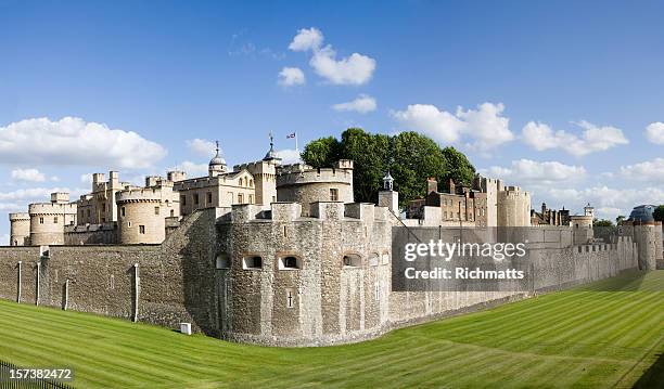 london. tower von london - tower of london stock-fotos und bilder