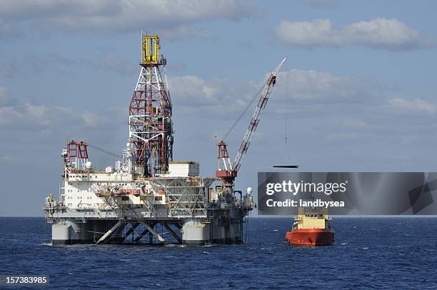 Oil Rig Loading Photos and Premium High Res Pictures - Getty Images