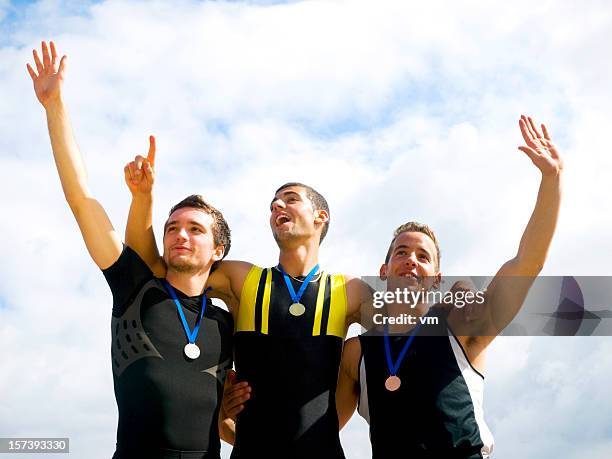 winners on podium - bronze colored stockfoto's en -beelden