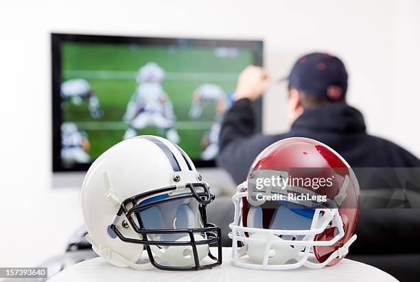 football fan - american football on screen stockfoto's en -beelden