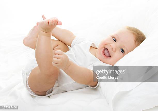 happy child playing with his feet - baby blankets stockfoto's en -beelden