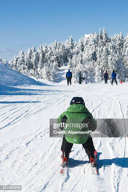 ski time-vii - mont tremblant photos et images de collection