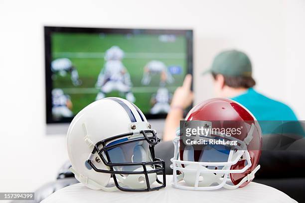 football fan - american football on screen stockfoto's en -beelden