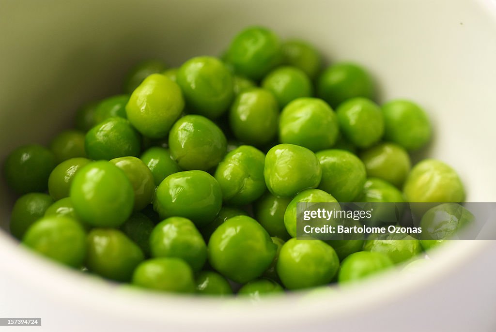 Green peas in a bowl