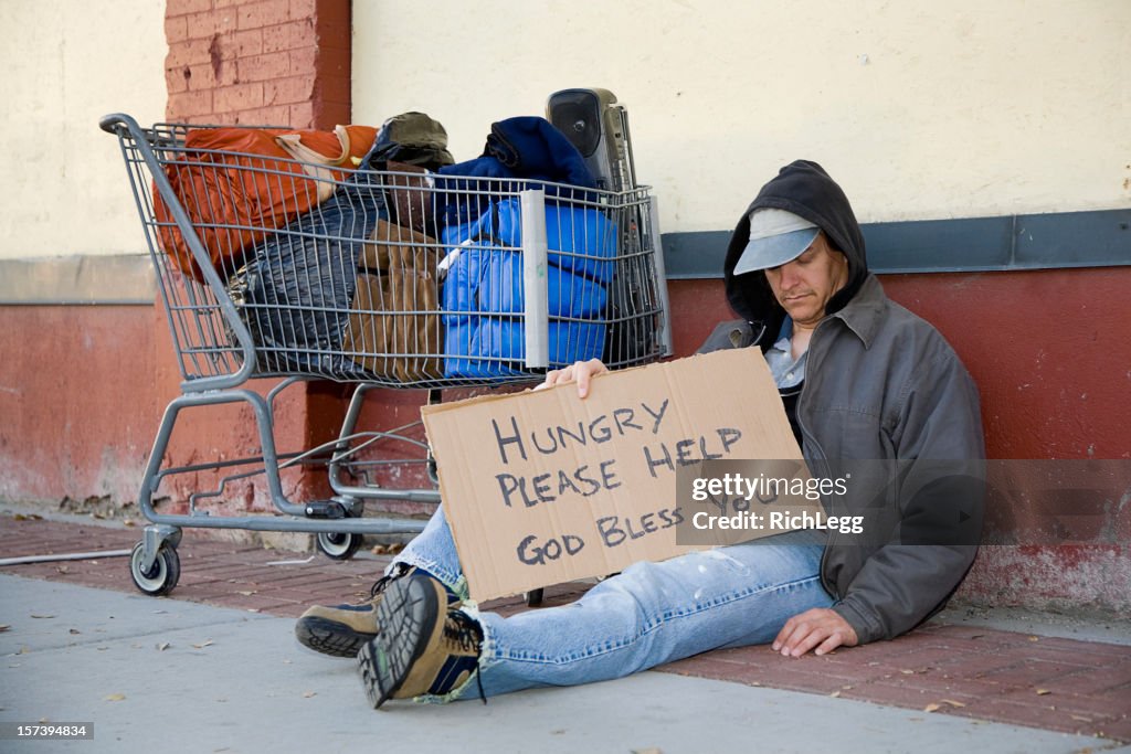 Obdachlos Paar auf einer Straße in der Stadt