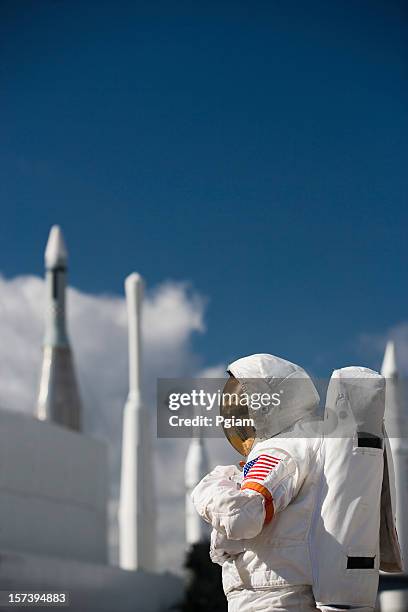 astronaut by rockets - nasa kennedy space center stockfoto's en -beelden