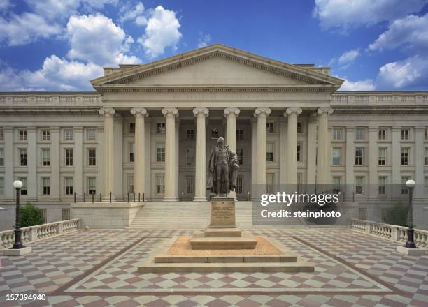 united states treasury building - ministerie van financiën stockfoto's en -beelden