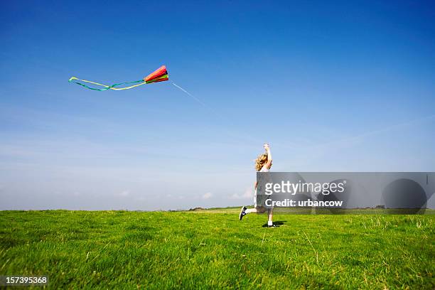 kite flying - people flying kites stockfoto's en -beelden