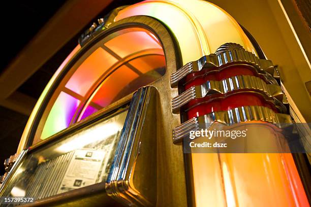 old jukebox retro nostalgia 50s music - rock'n roll stockfoto's en -beelden