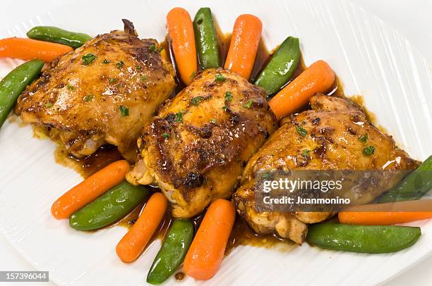 chicken oberschenkel - chicken thighs stock-fotos und bilder