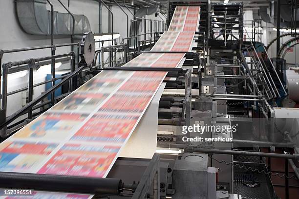 printing newspapers - drukken stockfoto's en -beelden