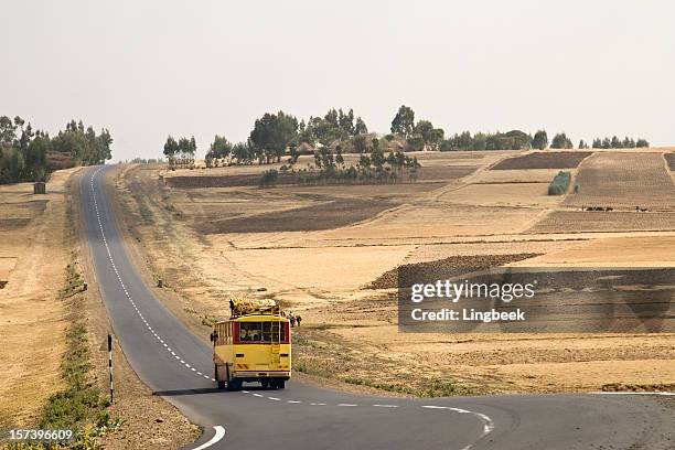 äthiopischer öffentlichen bus - adis abeba stock-fotos und bilder