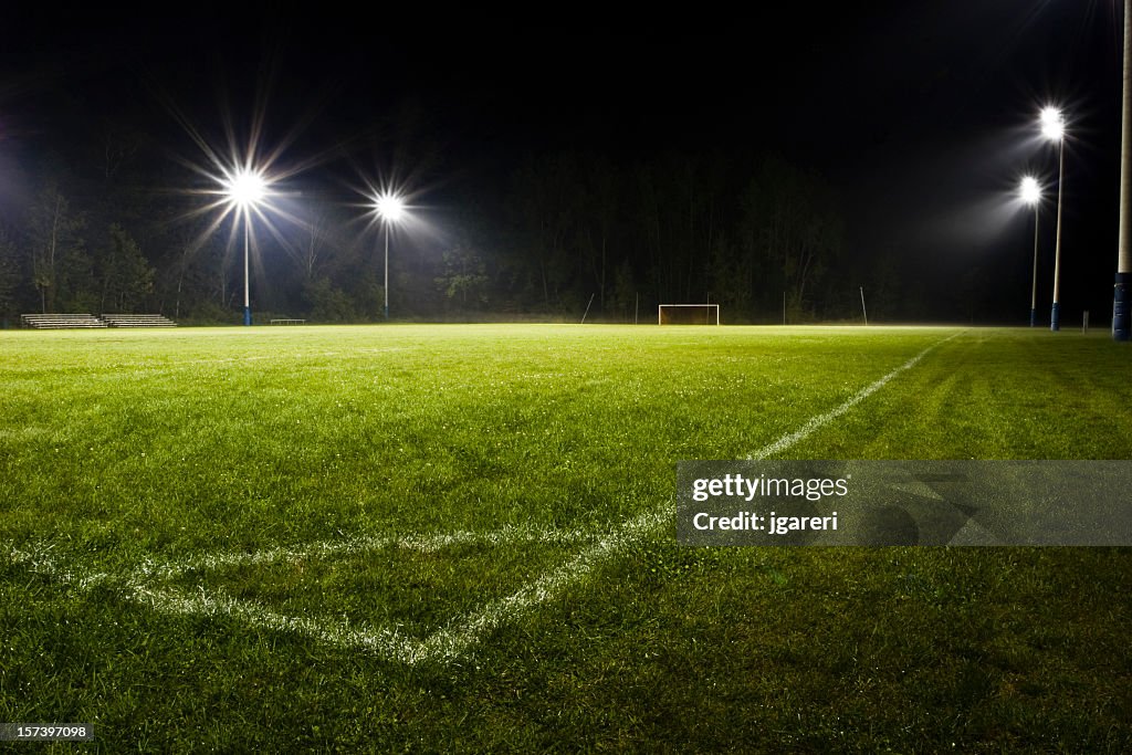 Fußballplatz bei Nacht