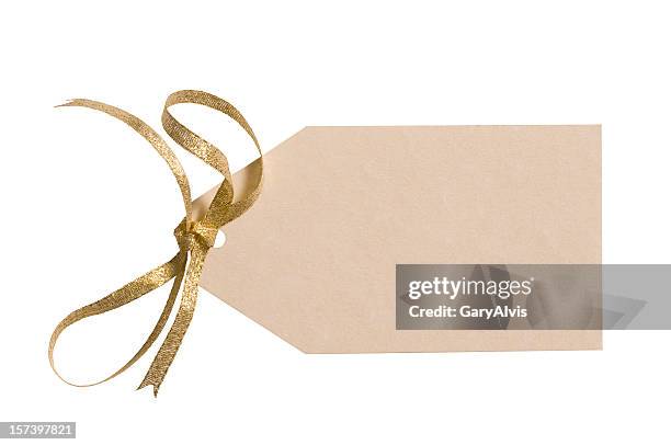 ivory colored gift tag with gold bow & clipping path - naamplaatje etiket stockfoto's en -beelden